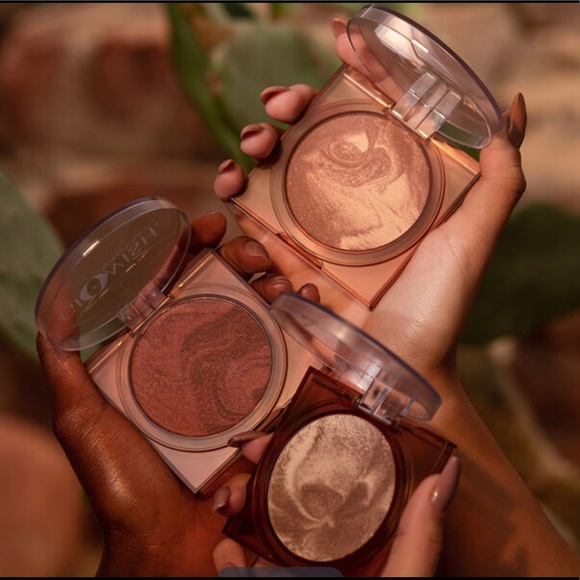 GLOWISH BY HUDA BEAUTY SOFT RADIANCE BRONZING POWDER COLOR 02 MEDIUM - Picture 5 of 10